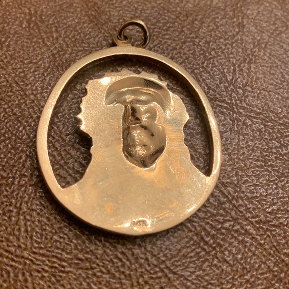 Gold Pendant - Picture 4 of 4